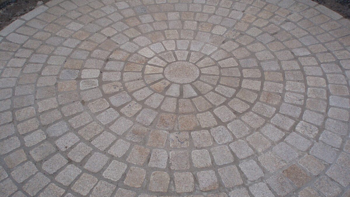 Temple Setts - Yellow Granite | CED Stone